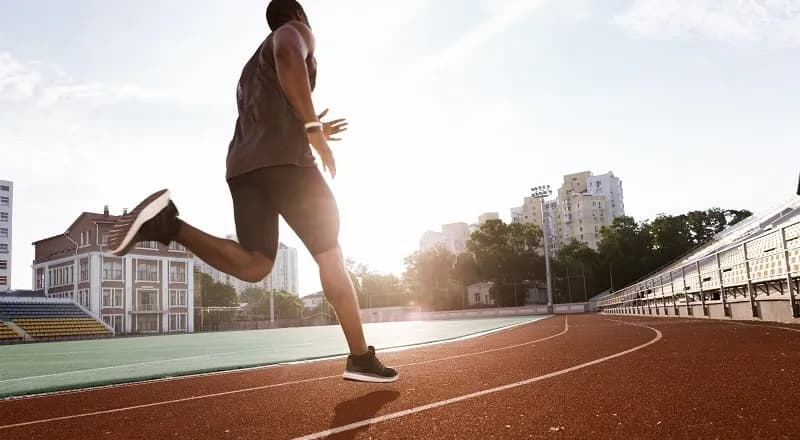 Jak szybciej biegać sprint – skuteczne metody na poprawę szybkości i techniki