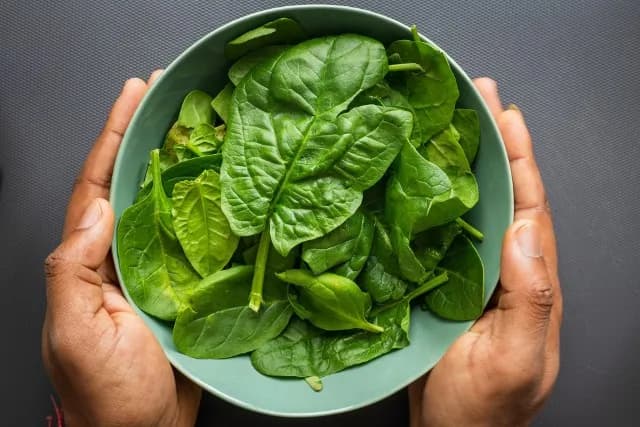Jakie warzywa na cholesterol? Odkryj te, które naprawdę pomagają