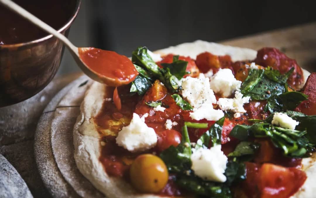 Ile kalorii ma jeden kawałek pizzy? Sprawdź, jak uniknąć nadmiaru kalorii!